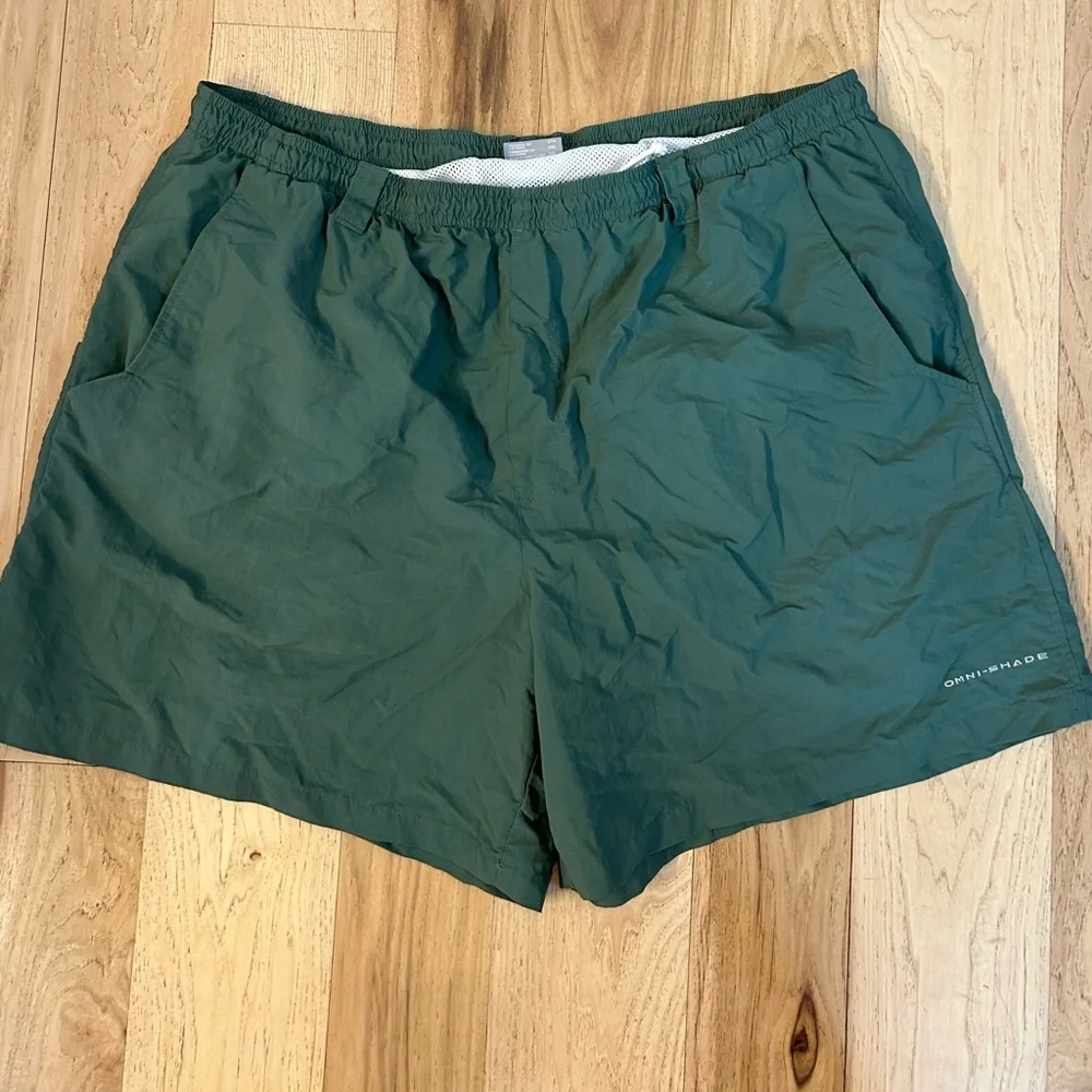 Columbia men’s fishing shorts size XXL